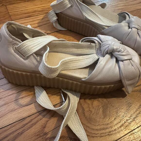 This is a Fenty x Puma Bow Creeper Sandal - Picture 5 of 7
